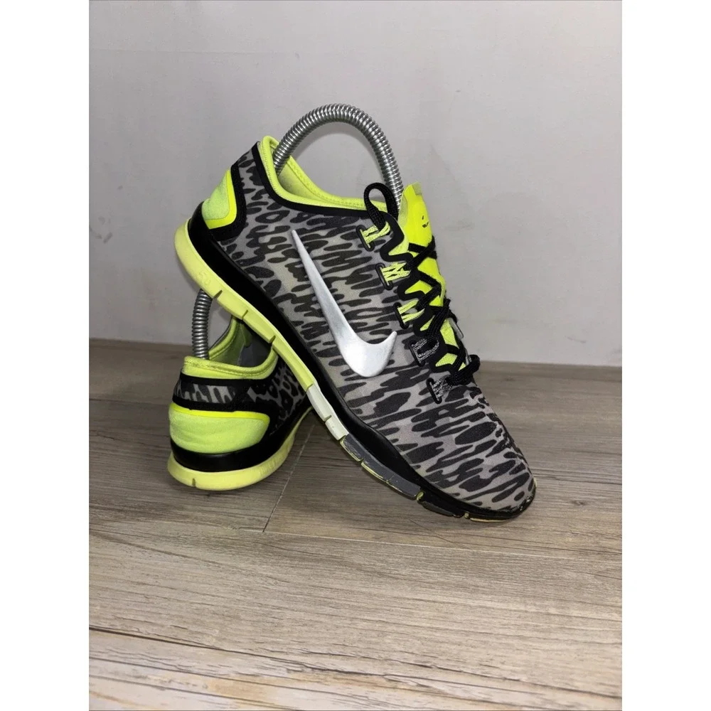 Nike Free TR Connect 2 Women's Sz 8 M Athletic Shoes Sneakers Animal Print